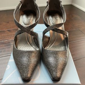 Life Stride Glittery silver heels, Size 7.5